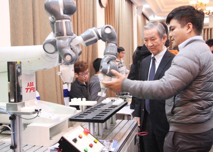 Photo Marketing Online Robot: Xây Dựng Bộ Nhận Diện Thương Hiệu Toàn Diện và Chiến Lược Hiệu Quả [2025] 4